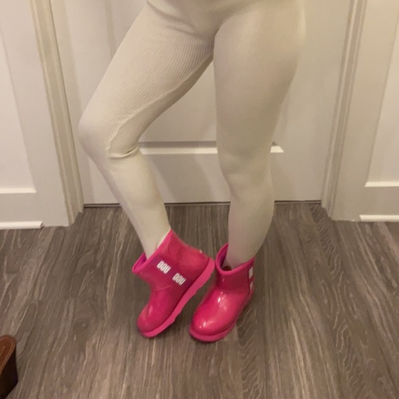 UGG Australia waterproof boots. Fit 7 - Picture 2 of 16